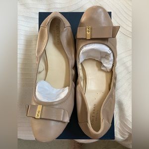 Coke Haan Tali Bow Ballet Flat in Nude/ Maple Sugar leather - size 9.5